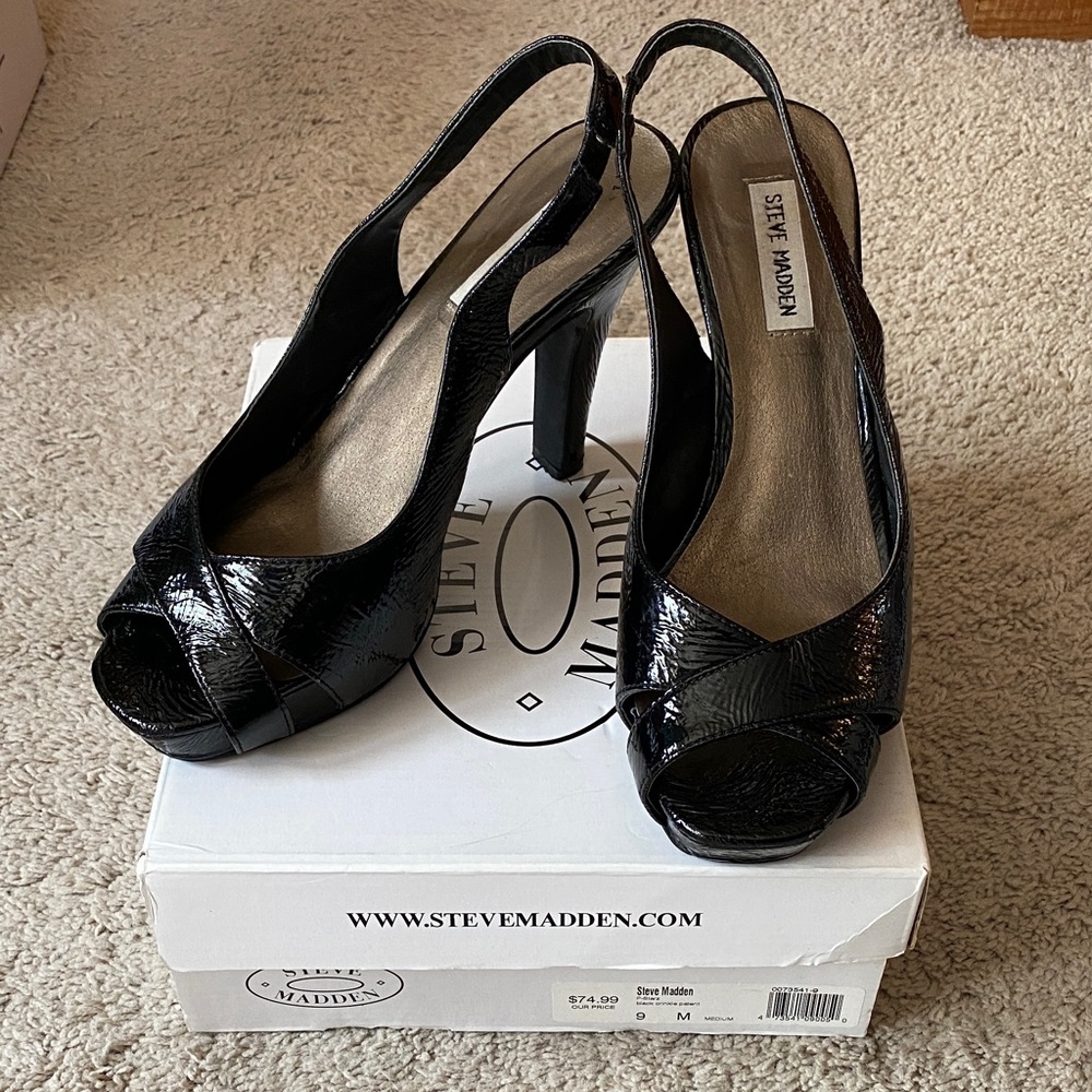 Steve Madden patent peep toe sling back pumps